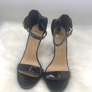 Black patent leather sandal